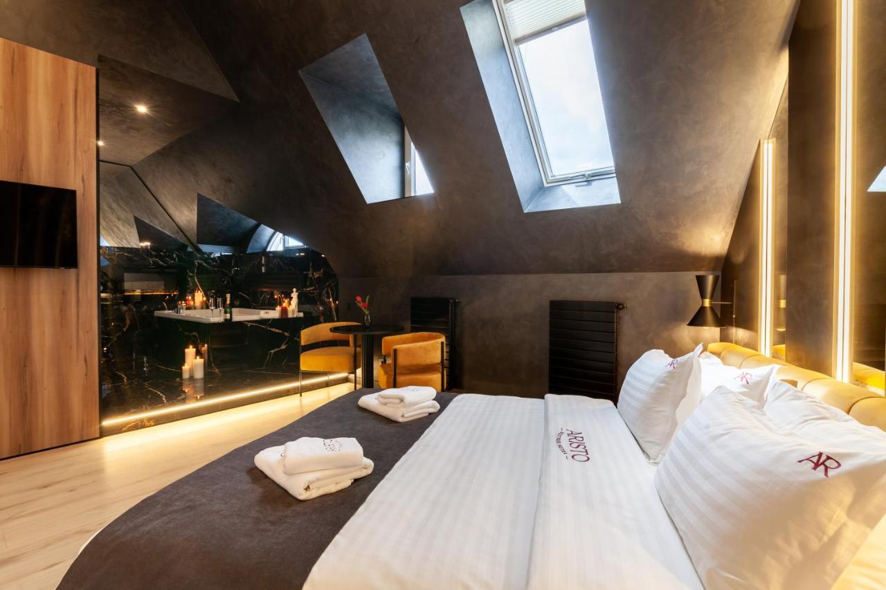 Aristo Jacuzzi Hotel Львів Екстер'єр фото