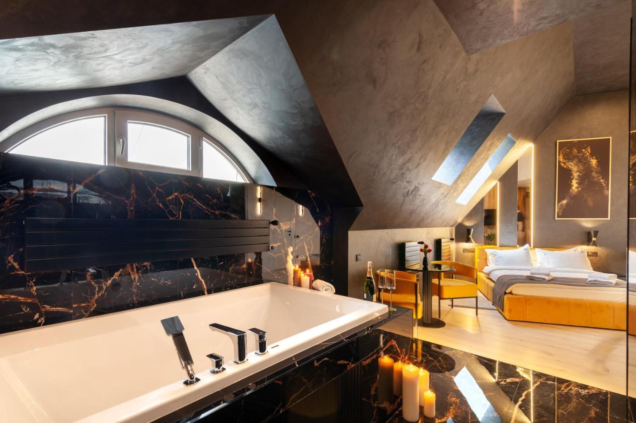 Aristo Jacuzzi Hotel Львів Екстер'єр фото