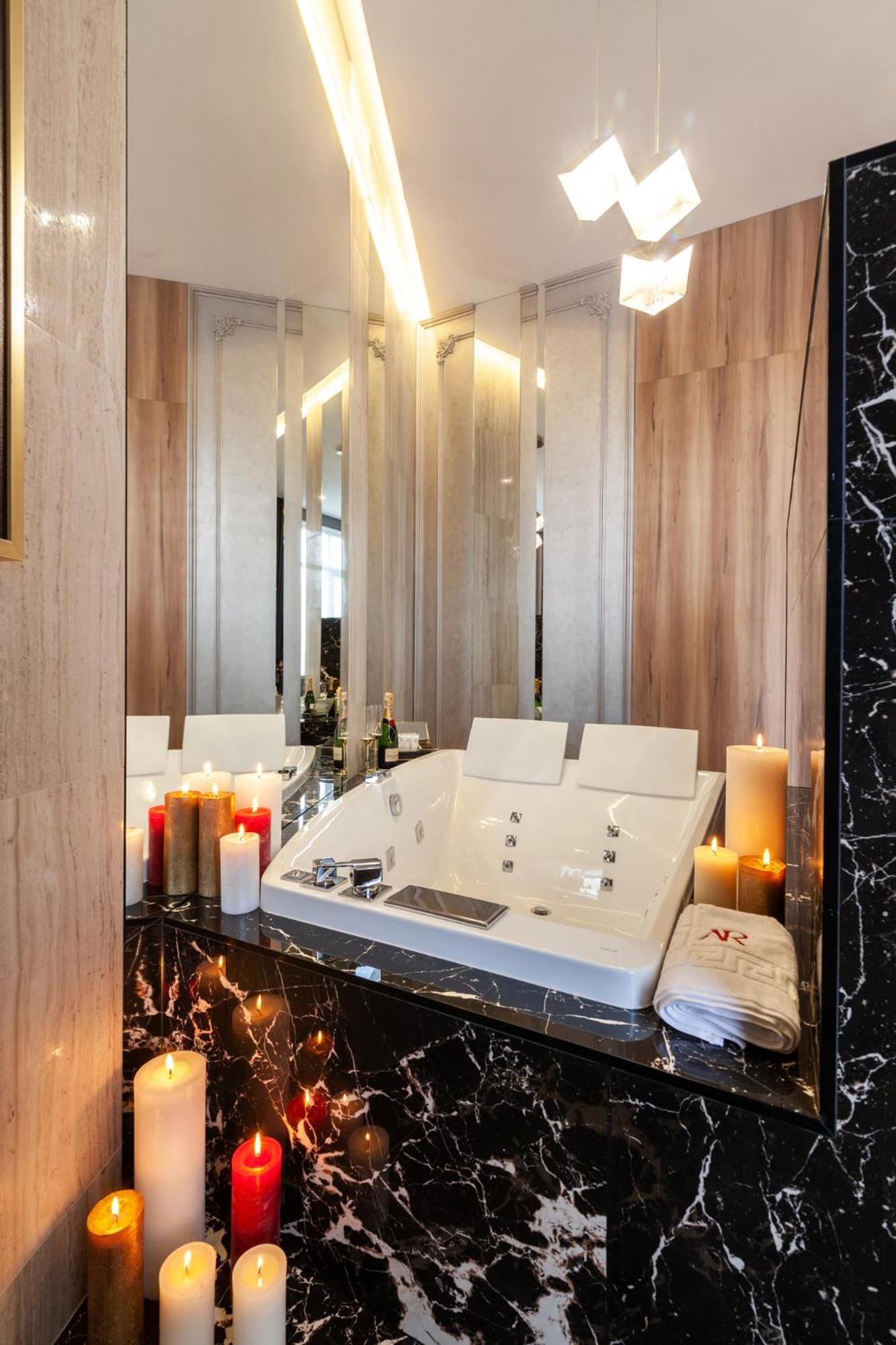 Aristo Jacuzzi Hotel Львів Екстер'єр фото
