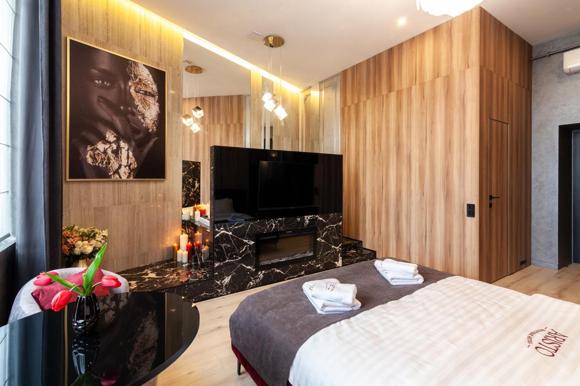 Aristo Jacuzzi Hotel Львів Екстер'єр фото