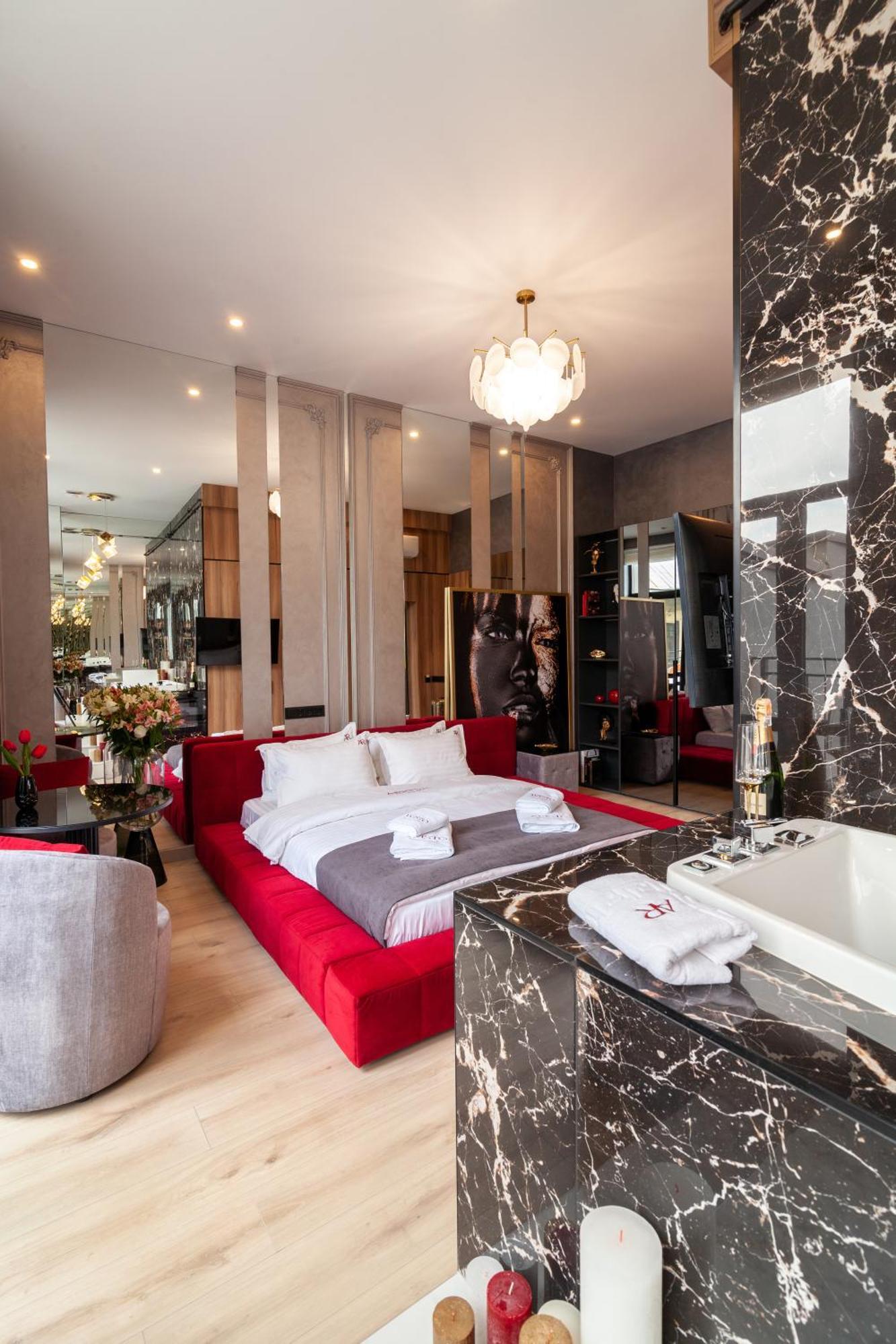 Aristo Jacuzzi Hotel Львів Екстер'єр фото