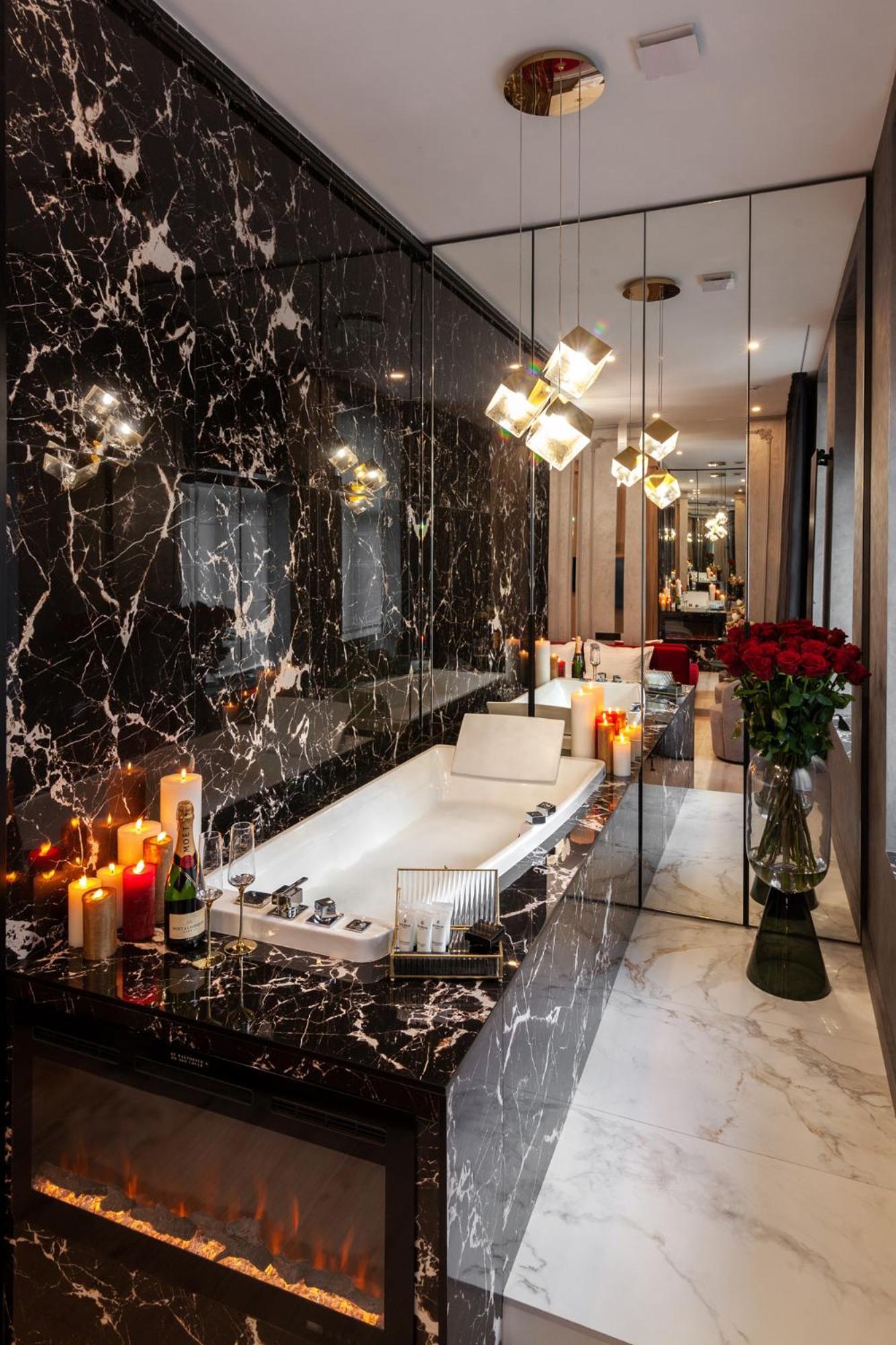 Aristo Jacuzzi Hotel Львів Екстер'єр фото