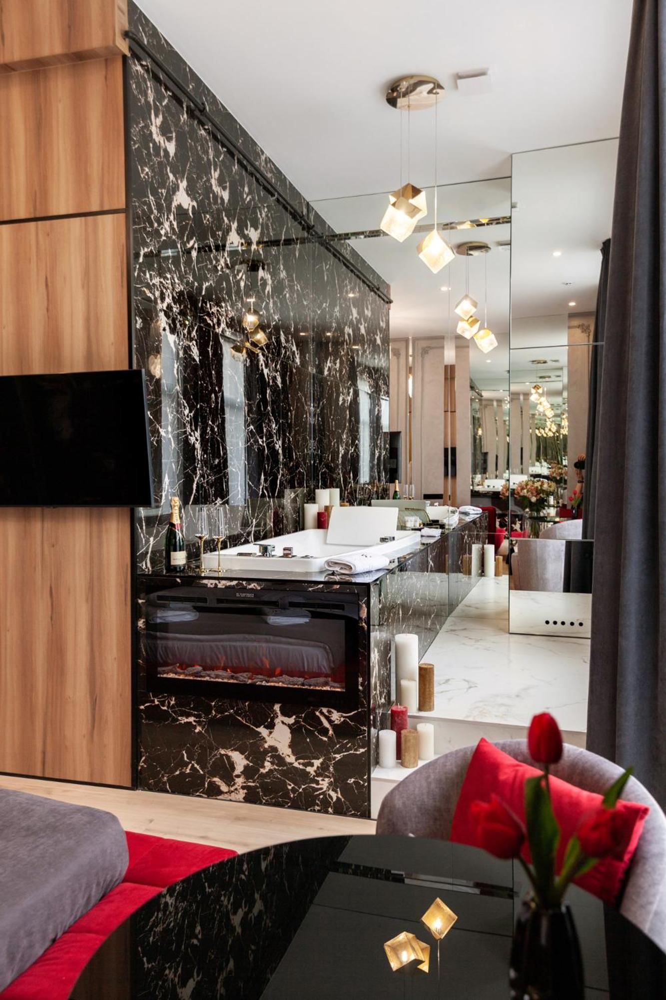 Aristo Jacuzzi Hotel Львів Екстер'єр фото