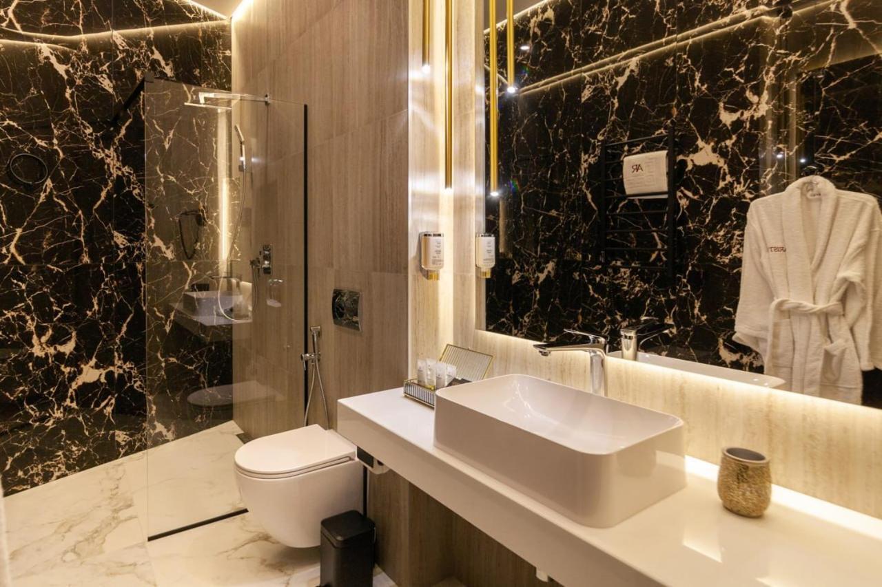 Aristo Jacuzzi Hotel Львів Екстер'єр фото
