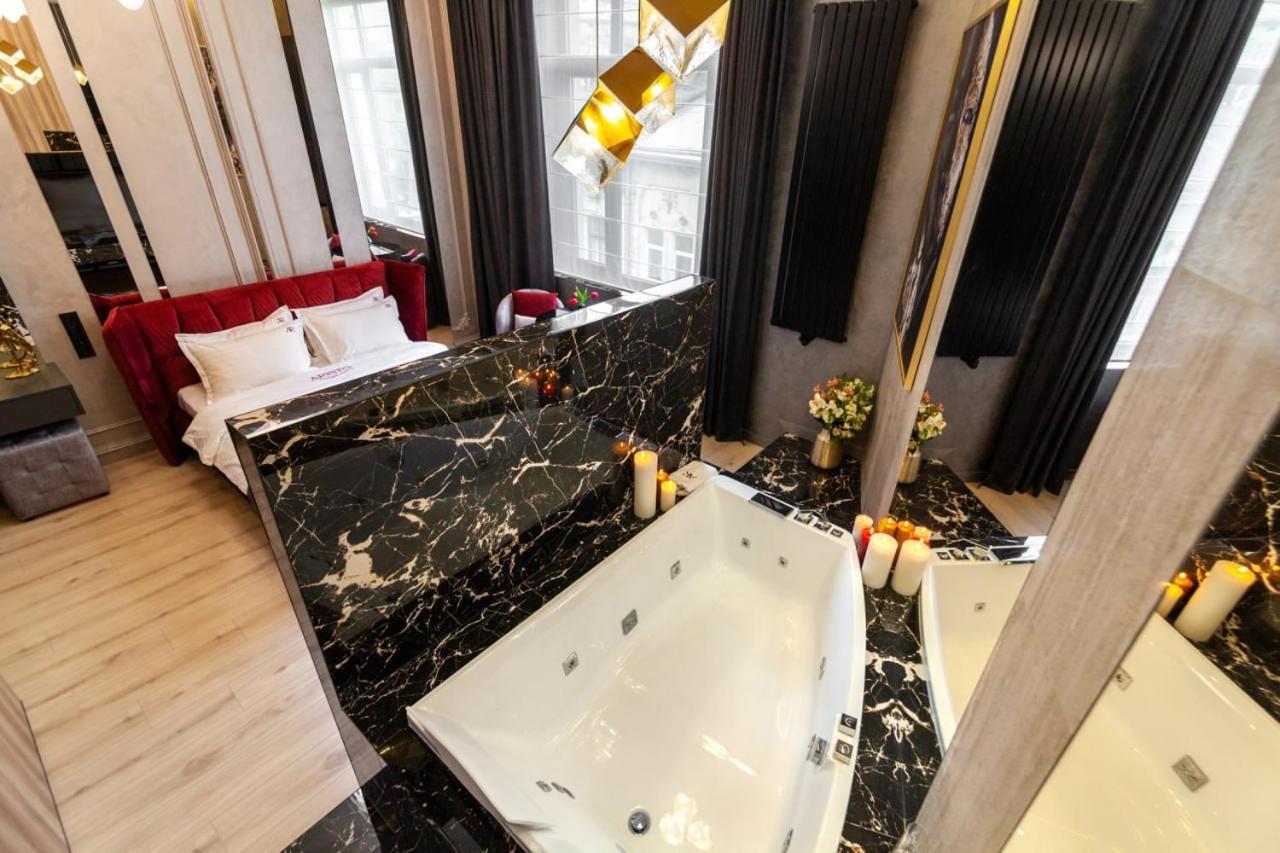Aristo Jacuzzi Hotel Львів Екстер'єр фото